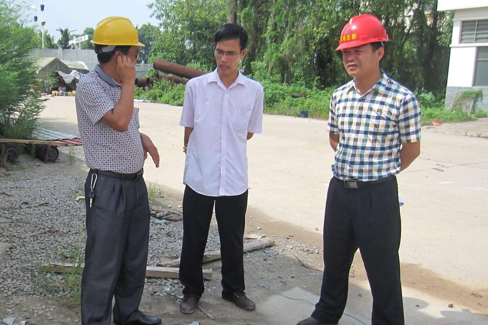 余明忠总经理视察工地2